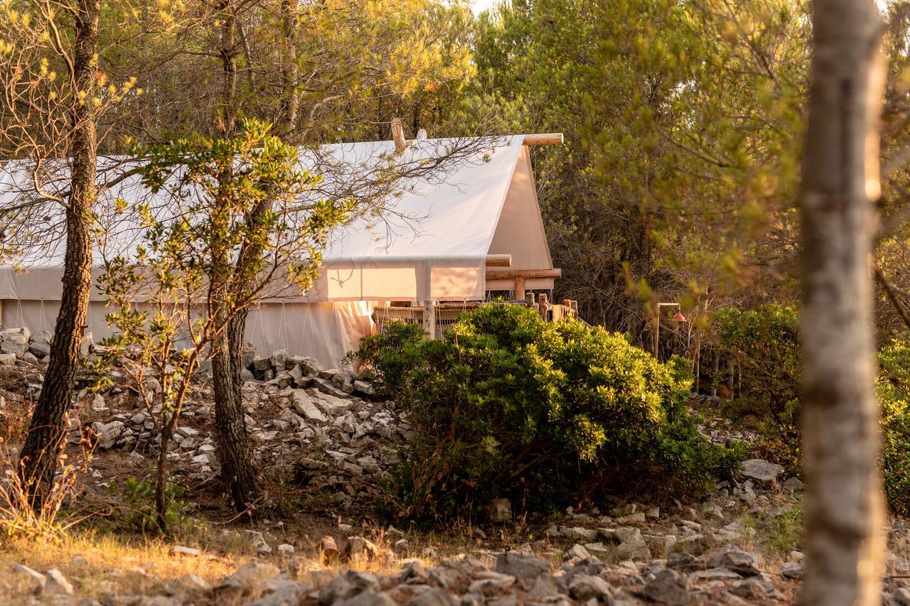 Plage Cachee - Glamping Vrboska Exterior photo